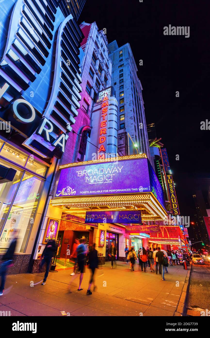New Amsterdam Broadway Theatre de nuit, Manhattan, New York Banque D'Images