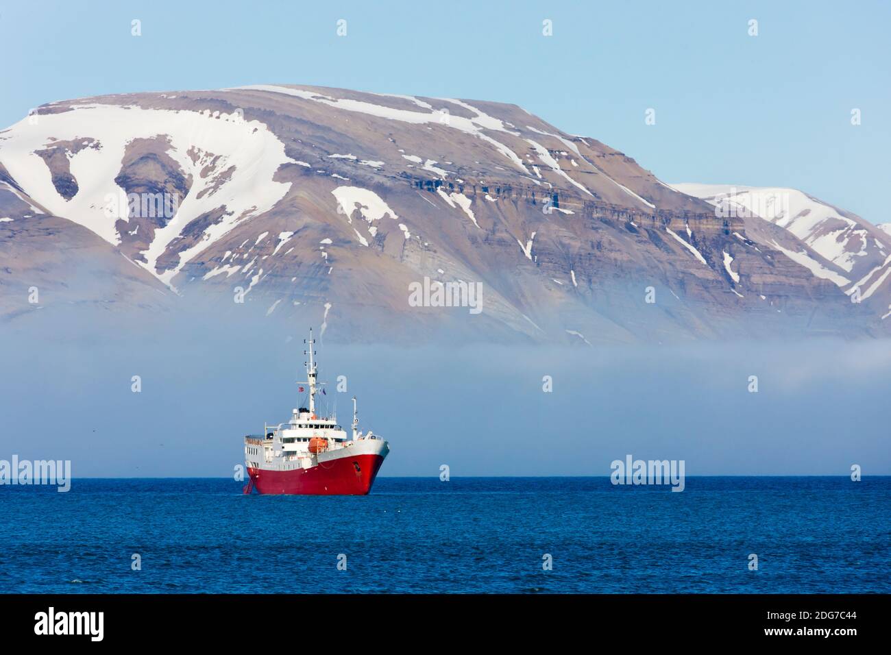 Bateau de croisière sur l'océan Arctique, Diabasodden, Spitsbergen, Norvège Banque D'Images