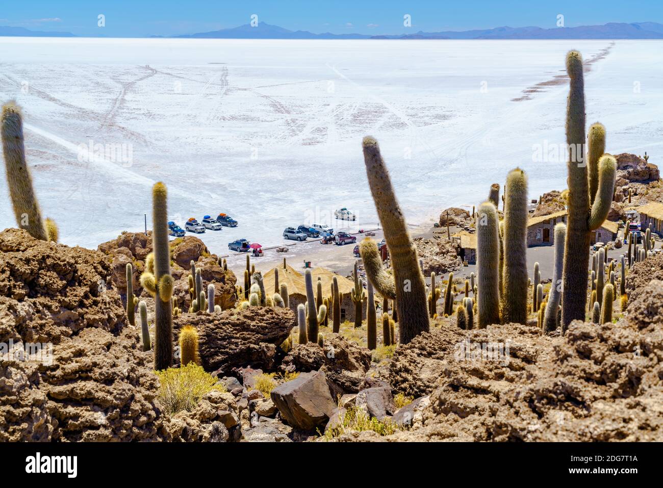Parking des touristes à l'île d'Incahuasi à Salar de Uyuni Sel plat Banque D'Images
