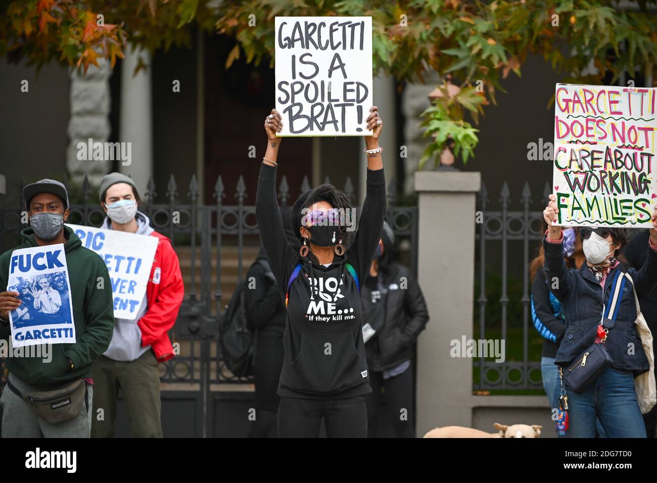 Des manifestants se rassemblent chez le maire de Los Angeles, Eric Garcetti. Le lundi 7 décembre 2020, à Los Angeles. Des manifestants ont été à l'extérieur du Getty Banque D'Images