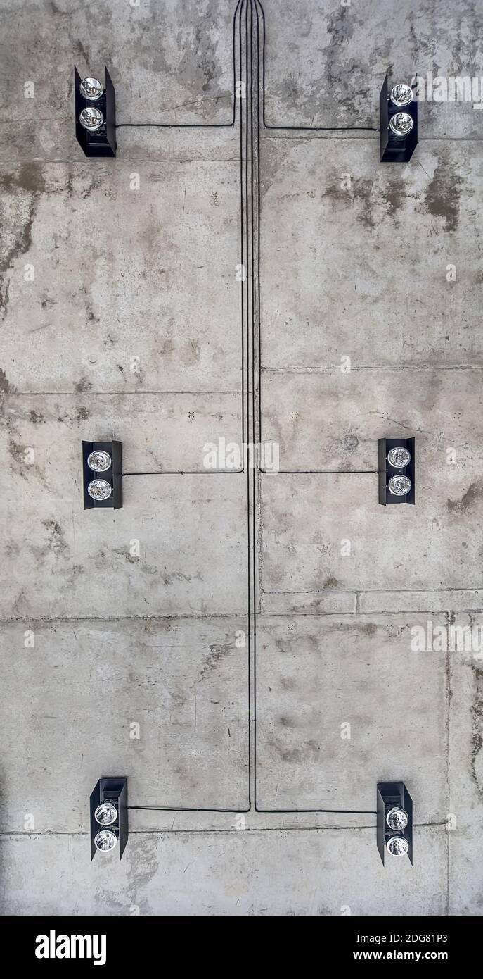Lampes de plafond en béton noir sur Banque D'Images