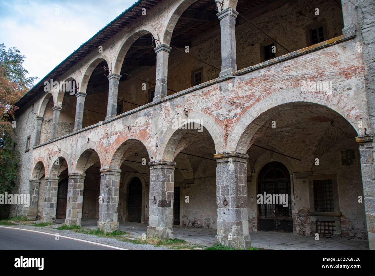 Posta Medicea ou 'Osteria Grossa' conçu par l'architecte grand-ducal Bernardo Buontalenti et situé le long de l'ancien chemin de la via Francigena, a Banque D'Images