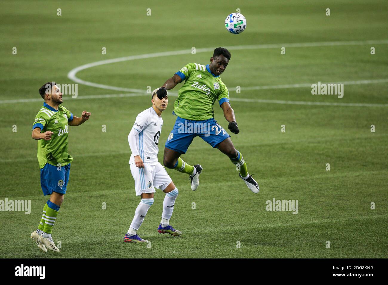 Le défenseur des sirènes de Seattle, Yeimar Gomez (28), touche un cueilleur pendant La deuxième moitié de la Conférence de l'Ouest de la MLS s'oppose à Le Minnesota s'est Uni à Banque D'Images