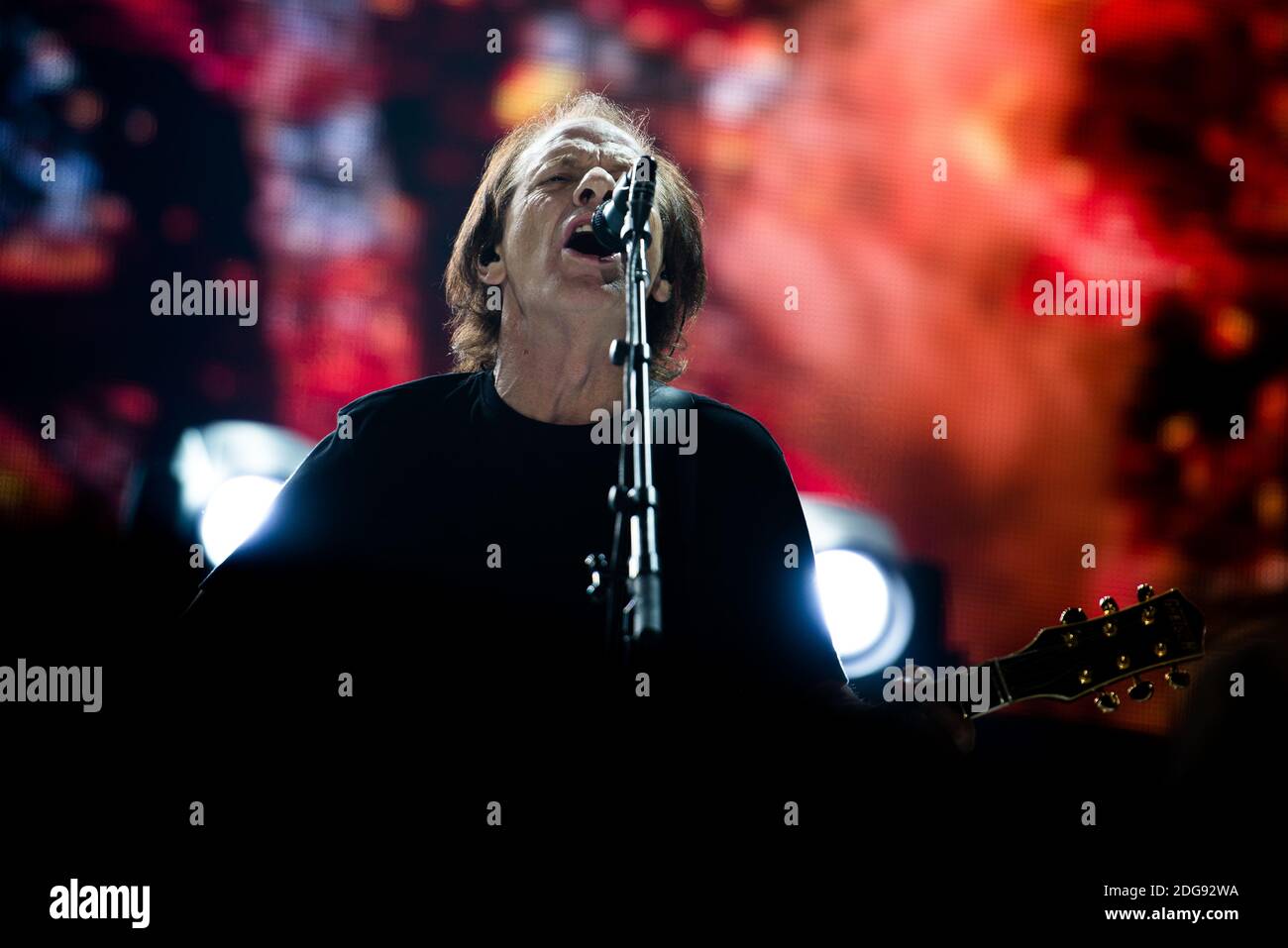 Stevie Young, du groupe de rock australien AC/DC, se présentant en direct pour le « Rock or Bust World Tour » à l'Autodromo Enzo e Dino Ferrari d'Imola, en Italie Banque D'Images