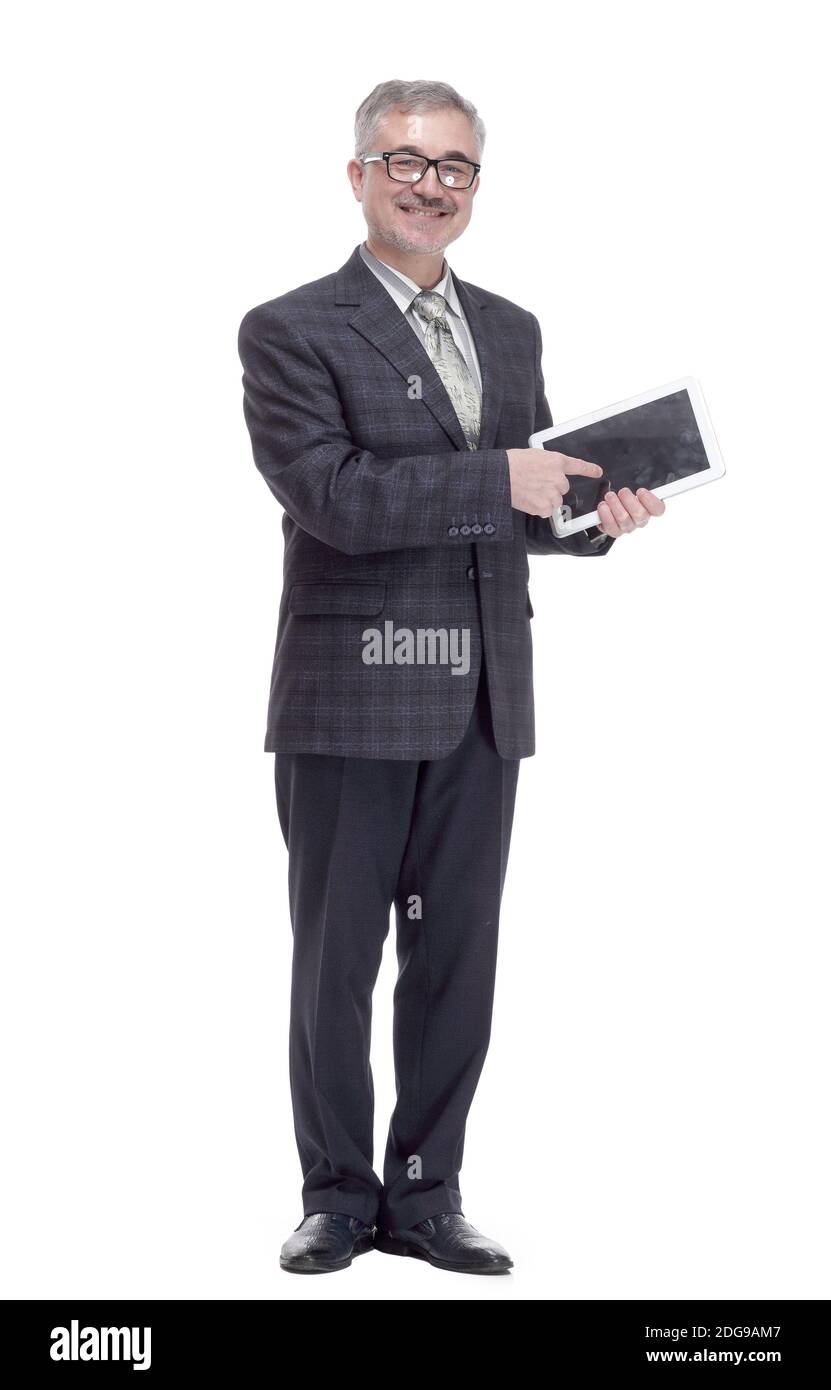 homme souriant pointant vers l'écran d'une tablette numérique Banque D'Images