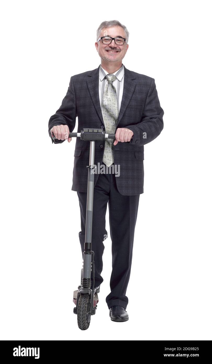 joyeux homme décontracté avec scooter électrique. isolé sur un blanc Banque D'Images