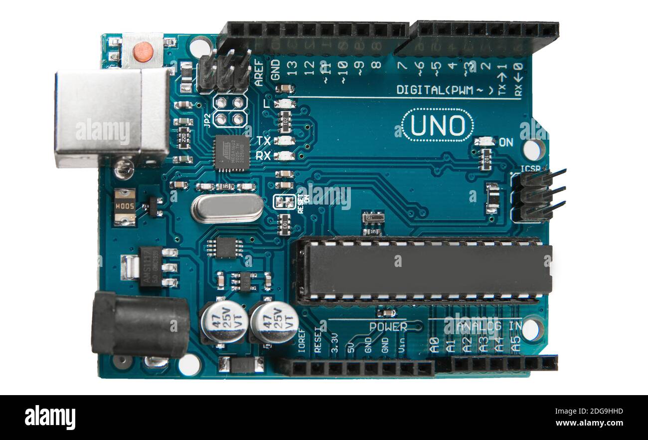 puce de contrôleur micro arduino isolée sur fond blanc. Banque D'Images