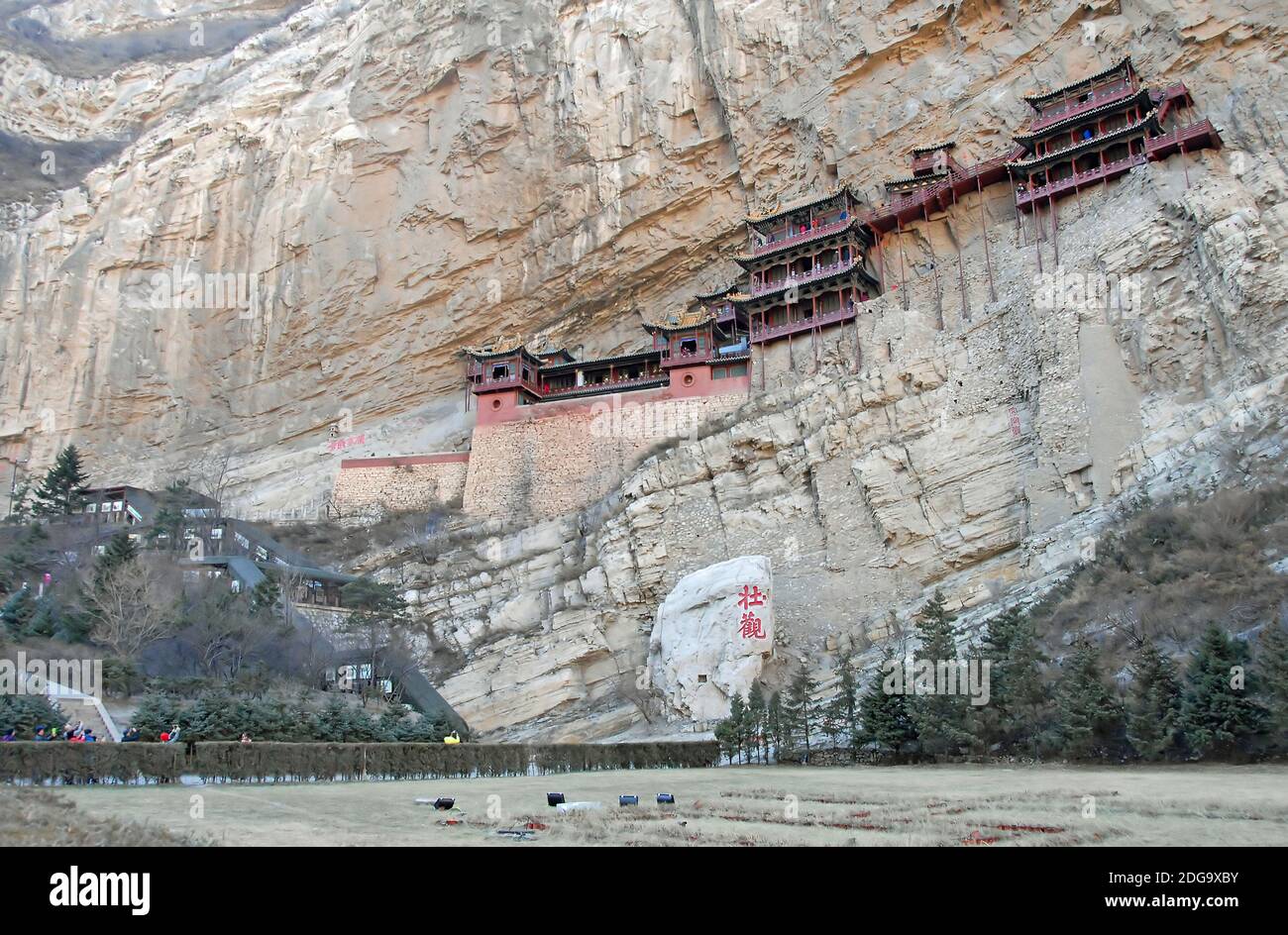 Le Temple suspendu ou Monastère suspendu près de Datong dans la province du Shanxi, en Chine. Les caractères chinois signifient « pectaculaire » Banque D'Images