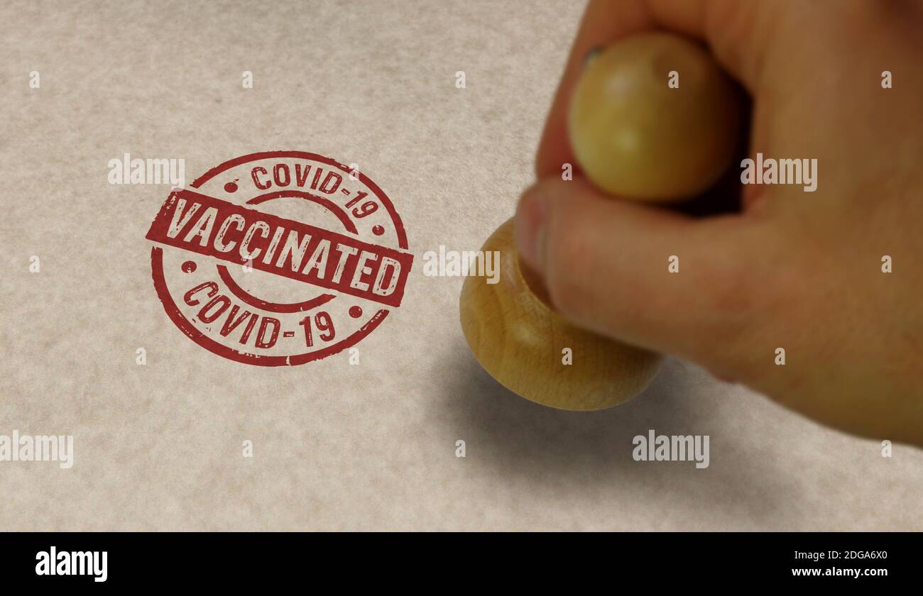 Tampon et main d'estampage covid-19 vaccinés. Épidémie de virus, vaccin contre le COVID-19, médecine, santé et résistance à la maladie concept. Banque D'Images
