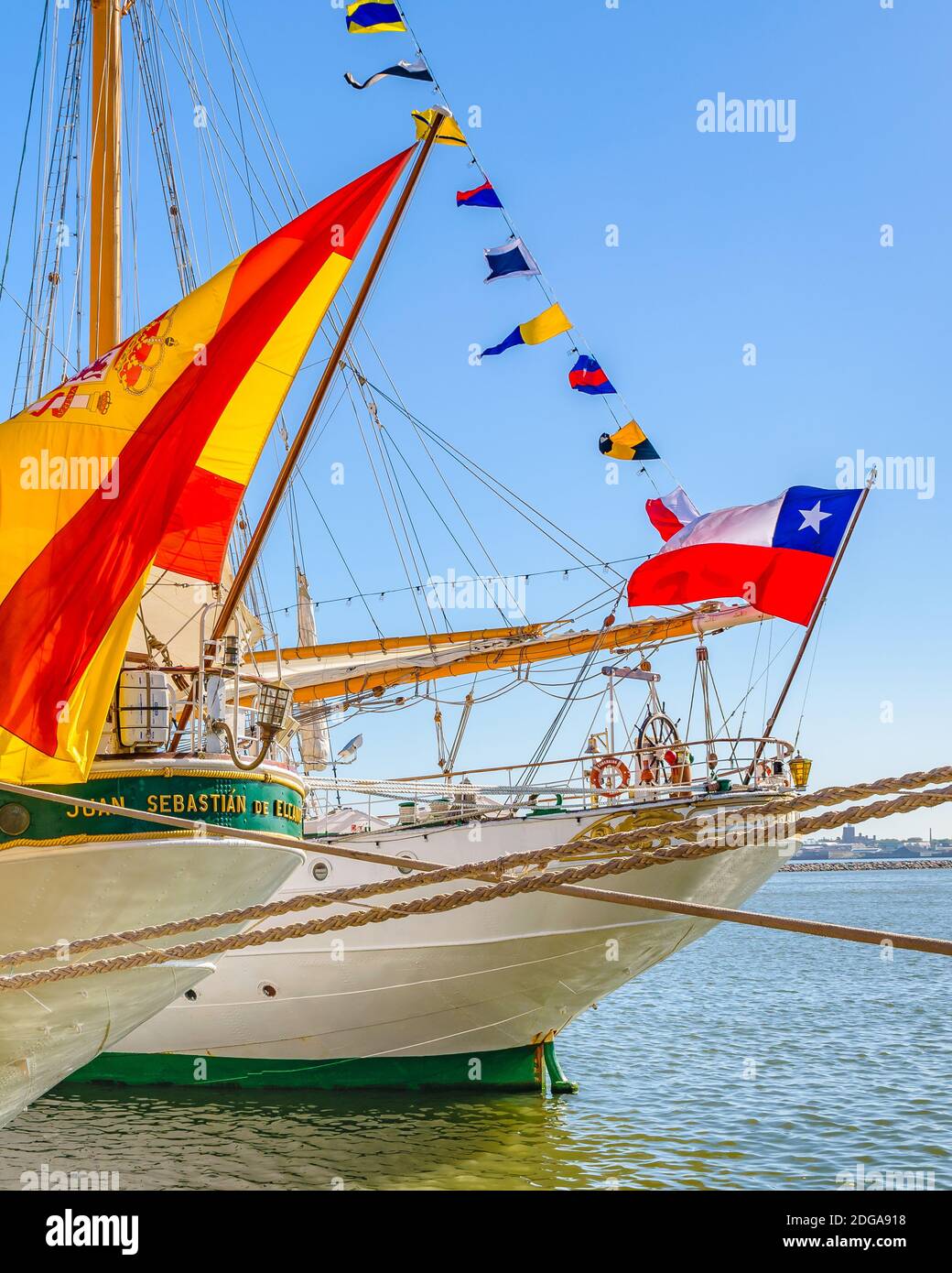 École navale des navires de voile garée à Port Banque D'Images