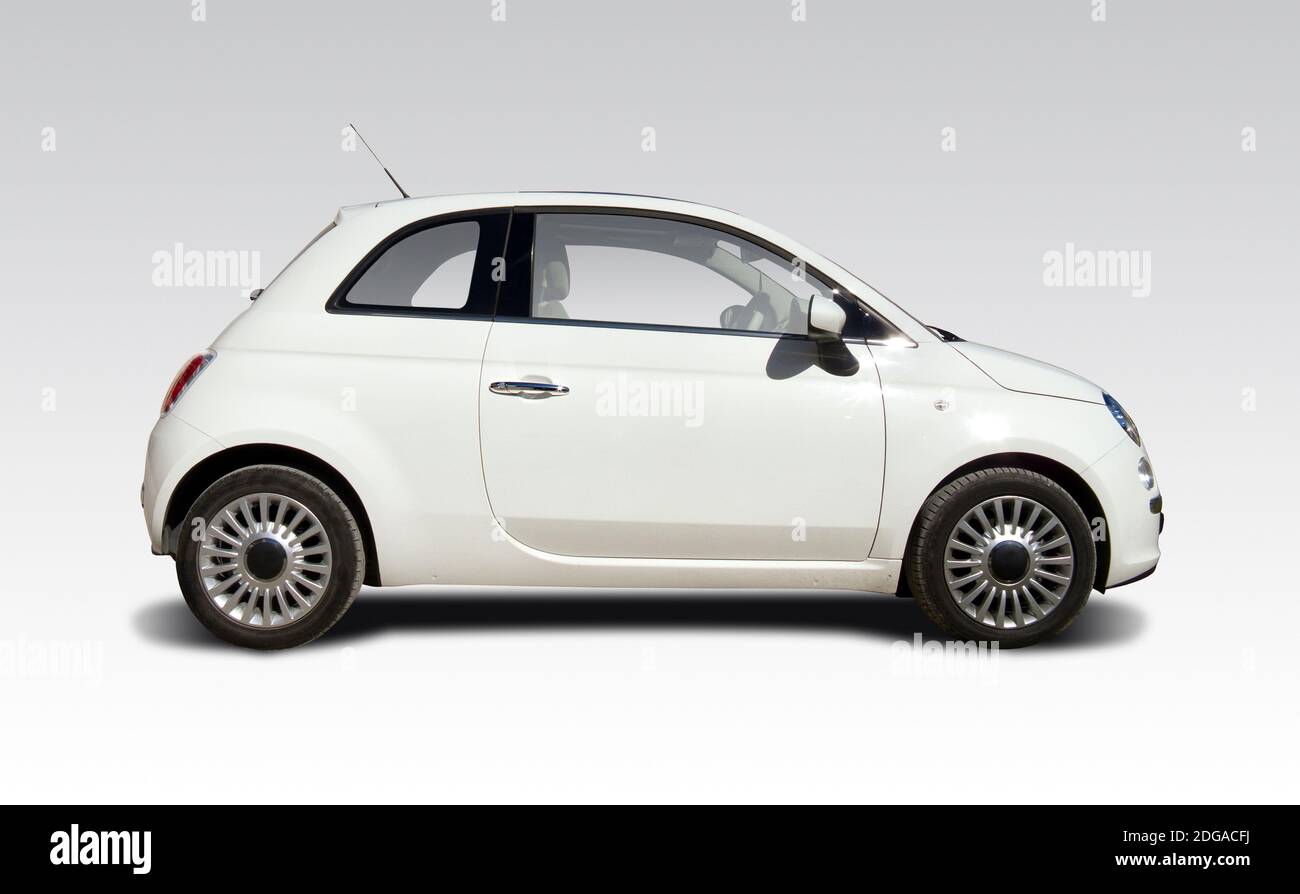 Petite voiture sport italienne isolée sur blanc Banque D'Images