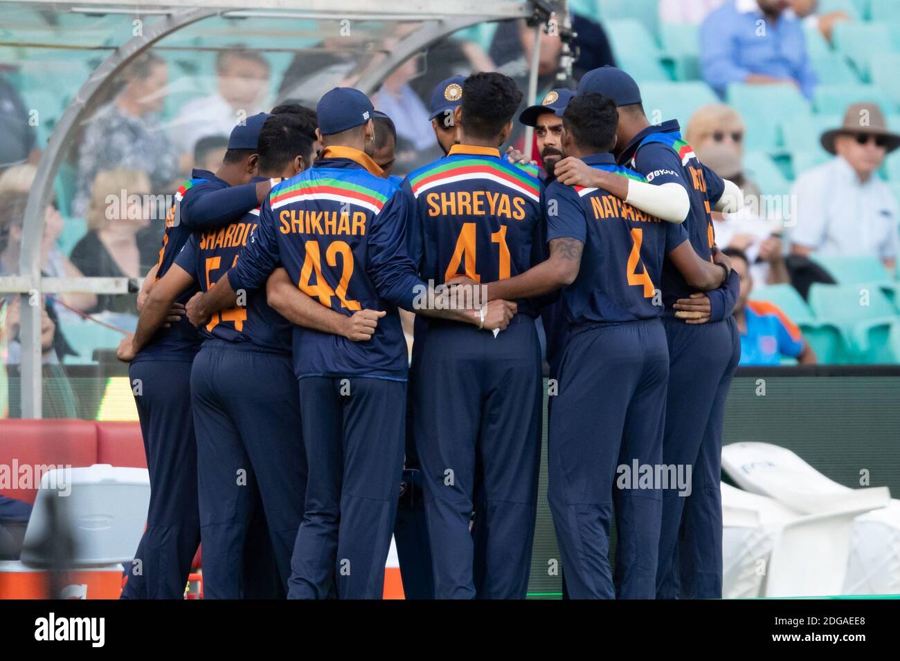 Sydney, Australie. 8 décembre 2020. Team India dans un caucus lors du 3ème match de la série Dettol ODI T20I entre l'Australie et l'Inde au Sydney Cricket Ground, Sydney, Australie, le 8 décembre 2020. Photo de Peter Dovgan. Utilisation éditoriale uniquement, licence requise pour une utilisation commerciale. Aucune utilisation dans les Paris, les jeux ou les publications d'un seul club/ligue/joueur. Crédit : UK Sports pics Ltd/Alay Live News Banque D'Images