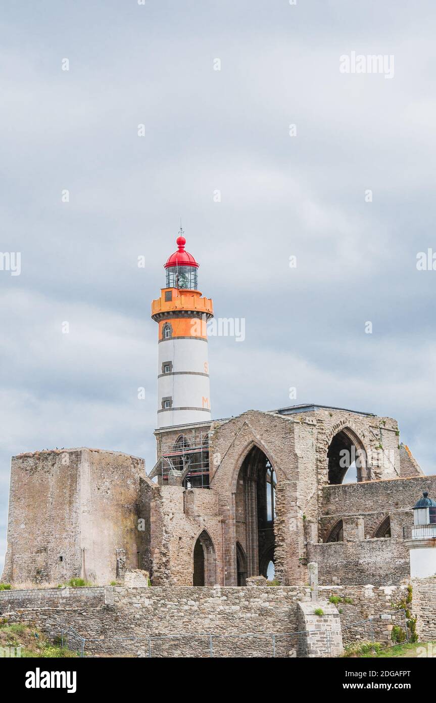 Phare Saint-Mathieu et ancienne abbaye à la pointe Saint-Mathieu Banque D'Images