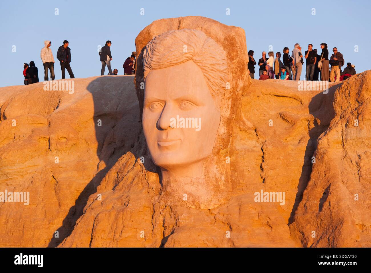 Tourisme à un monument, Belvedere Rocks, Tozeur, Tunisie Banque D'Images