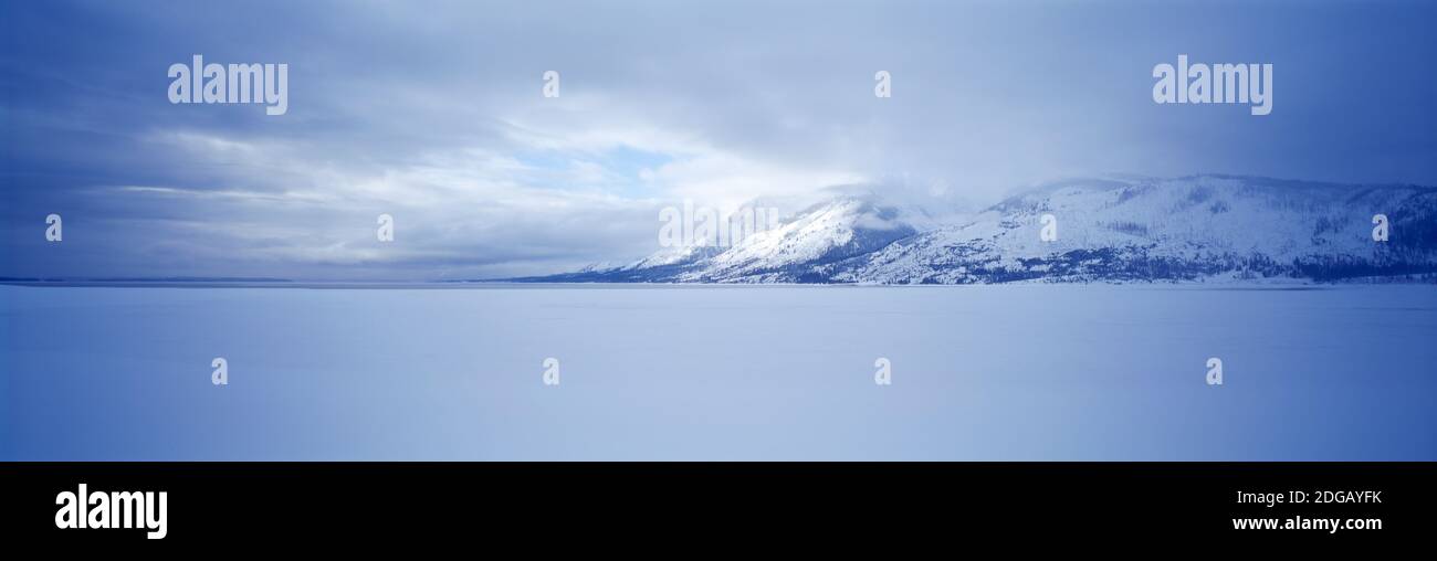 Lac Jackson gelé en hiver, parc national de Grand Teton, Wyoming, États-Unis Banque D'Images