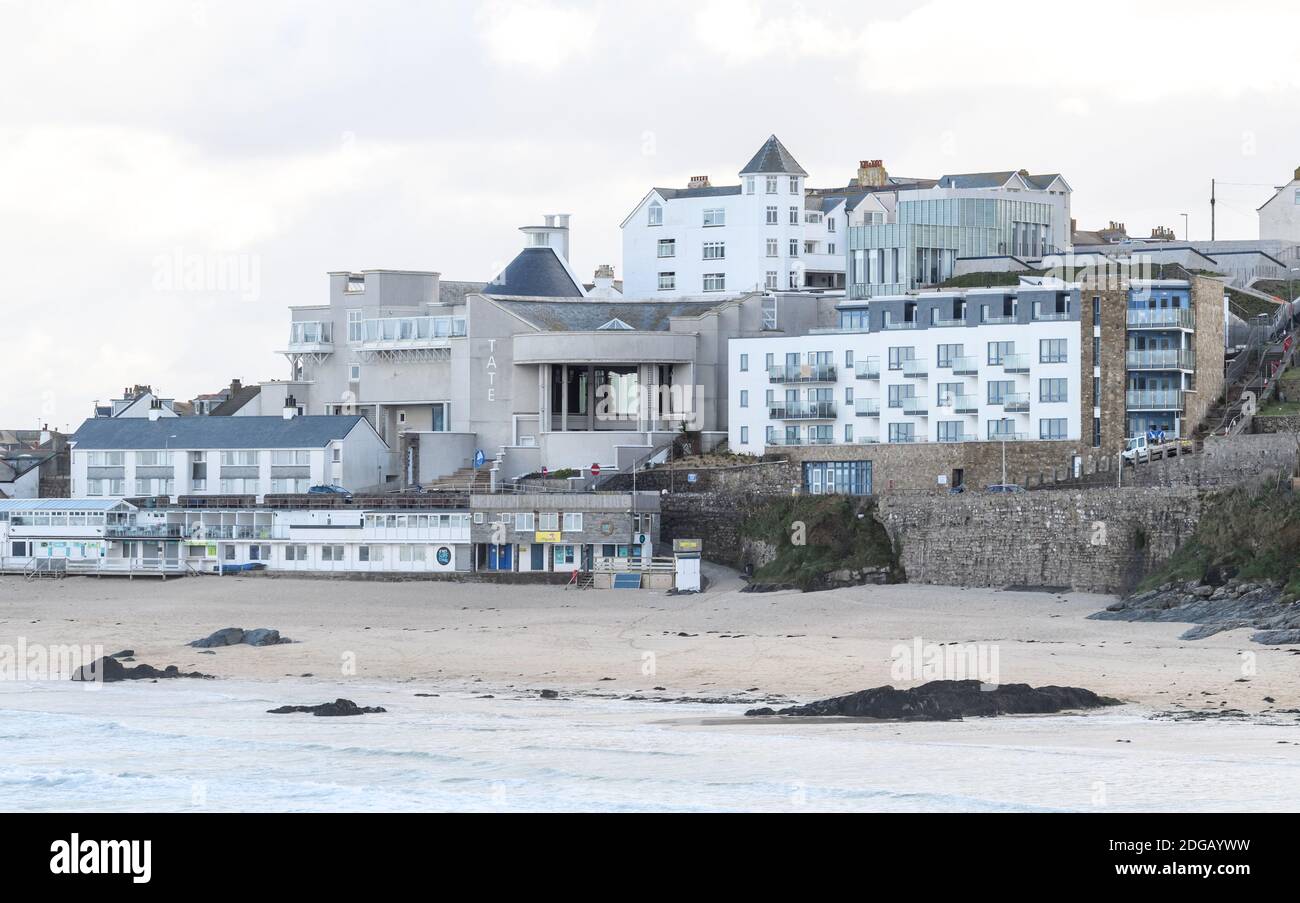 Vue sur la galerie d'art Tate St Ives à St Ives, Cornouailles, Angleterre, Royaume-Uni Banque D'Images