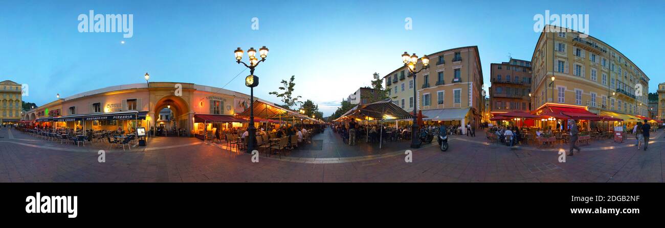 Rue avec bâtiments au crépuscule, Nice, Alpes-Maritimes, Provence-Alpes-Côte d'Azur, France Banque D'Images