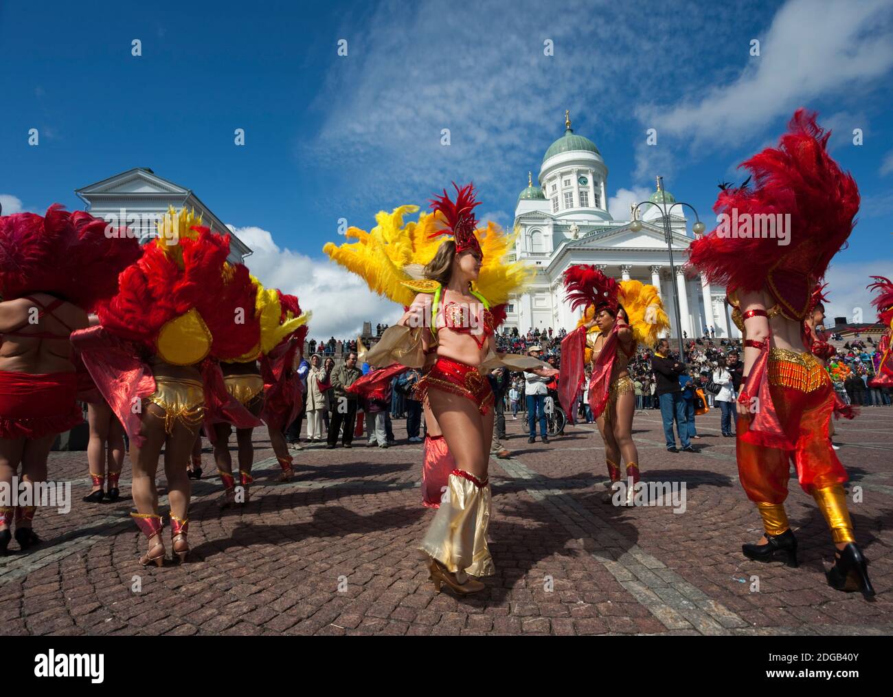 Carnaval de Samba le jour d'Helsinki sur la place du Sénat, Helsinki, Finlande Banque D'Images