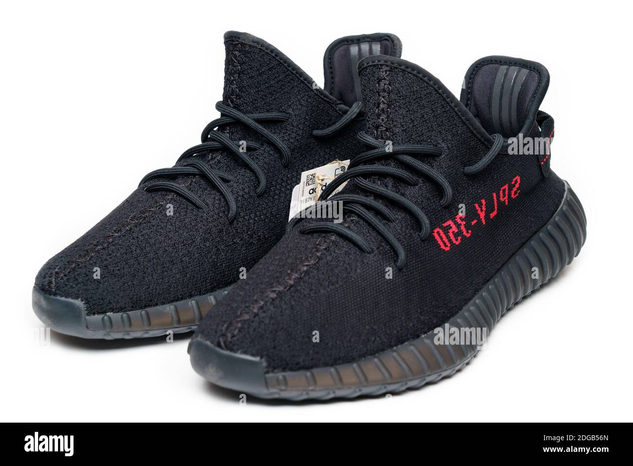 Moscou, Russie - décembre 2020 : Adidas Yeezy Boost 350 V2 CORE NOIR ROUGE  Photo Stock - Alamy