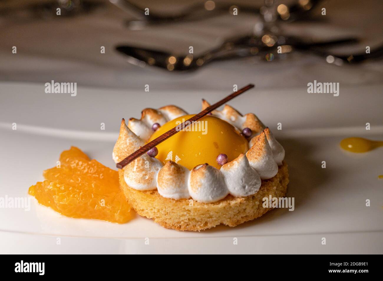 Vue de dessus de la tarte mandarine ou mandarine. Gâteau aux fruits frais. Banque D'Images