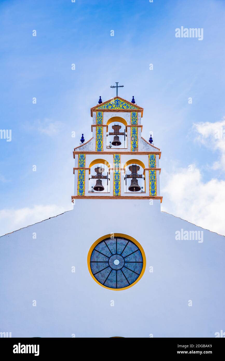 Détail de la rosette et du clocher. Le Sanctuaire de Nuestra Señora de las Montañas est le centre de pèlerinage marial de toute la région de Whic Banque D'Images