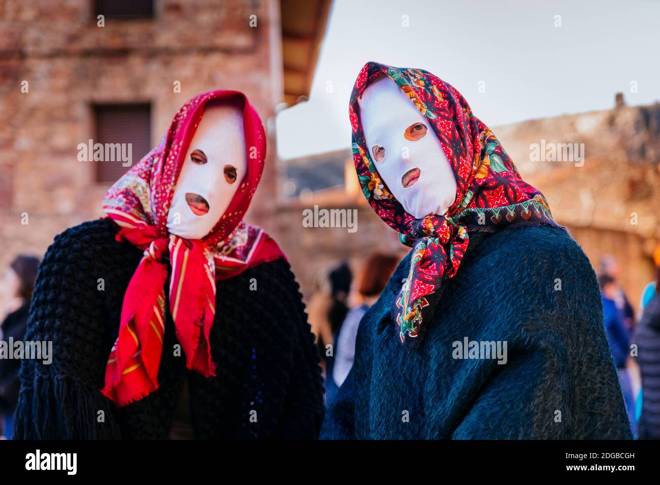 Mascaritas - Figures masquées. Carnaval de Luzon. Deux personnages sont les protagonistes du Carnaval de Luzon, des Devils et des figures masquées - Diablos y mascarit Banque D'Images