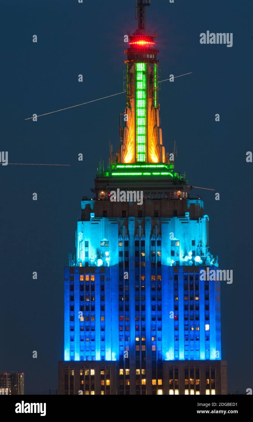 Empire State Building illuminé la nuit, Manhattan, New York, New York State, Etats-Unis Banque D'Images