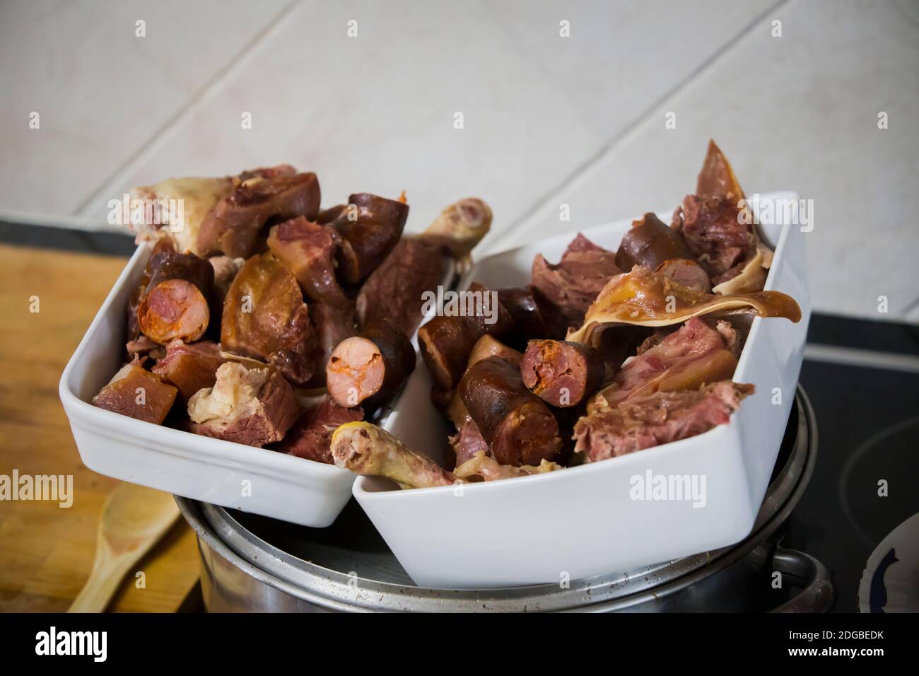 Saucisses de porc, cuisine portugaise traditionnelle dans le nord et l'intérieur du Portugal. Banque D'Images