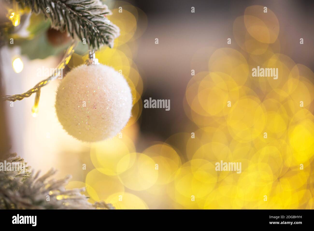 Petits Pompons Loisirs Créatifs SUNNYCLUE Lot De 120 Boules De Pompons à Paillettes - En Vrac - Fibre Blanche - 25 Mm - Décoration De Fête De Noël Boule Coton Blanc