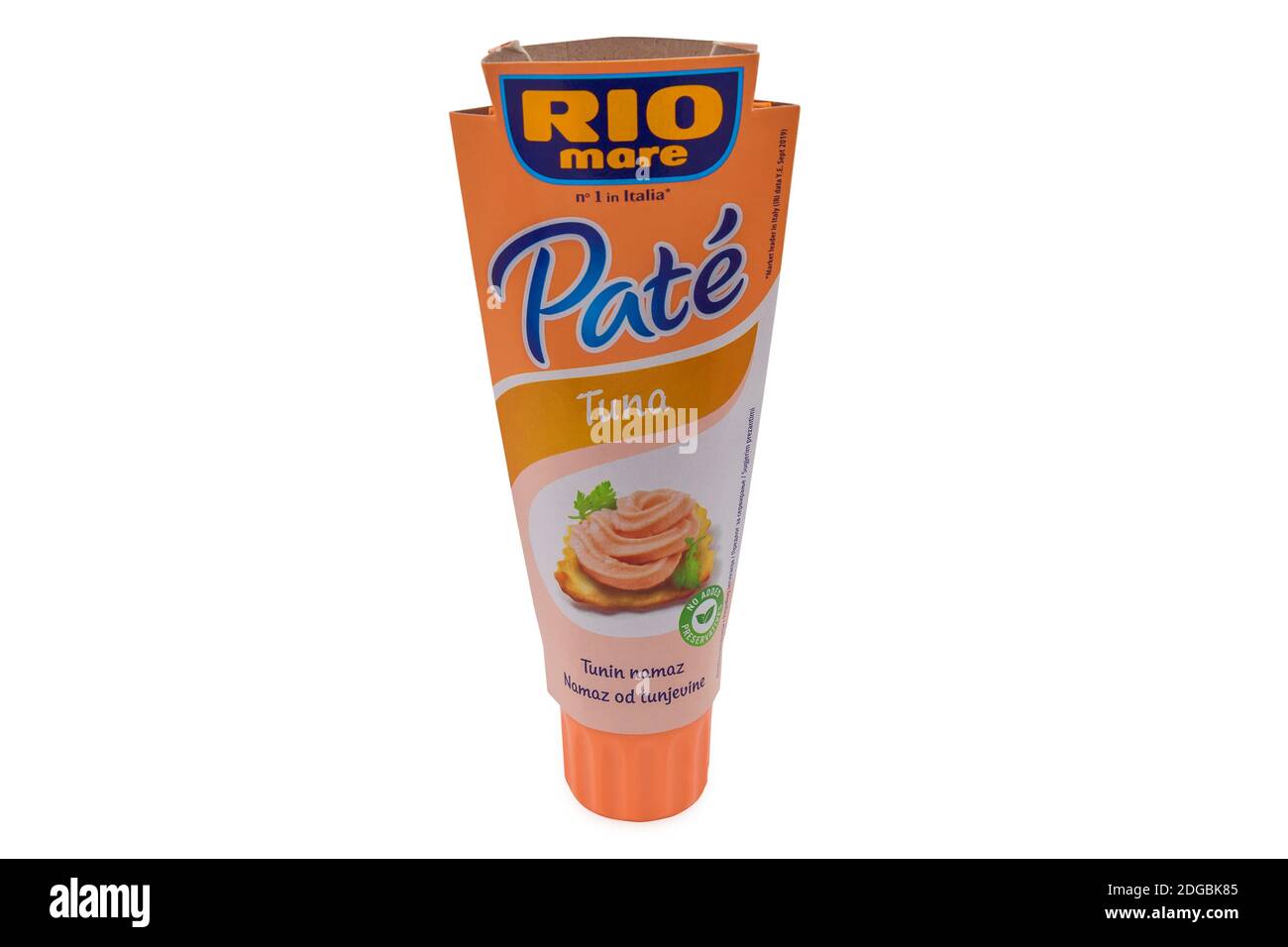 PULA, CROATIE - 6 DÉCEMBRE 2020: Tube de la marque Rio Mare thon pate. Rio Mare est fabriqué par Bolton Group, le leader européen du thon en conserve. Banque D'Images