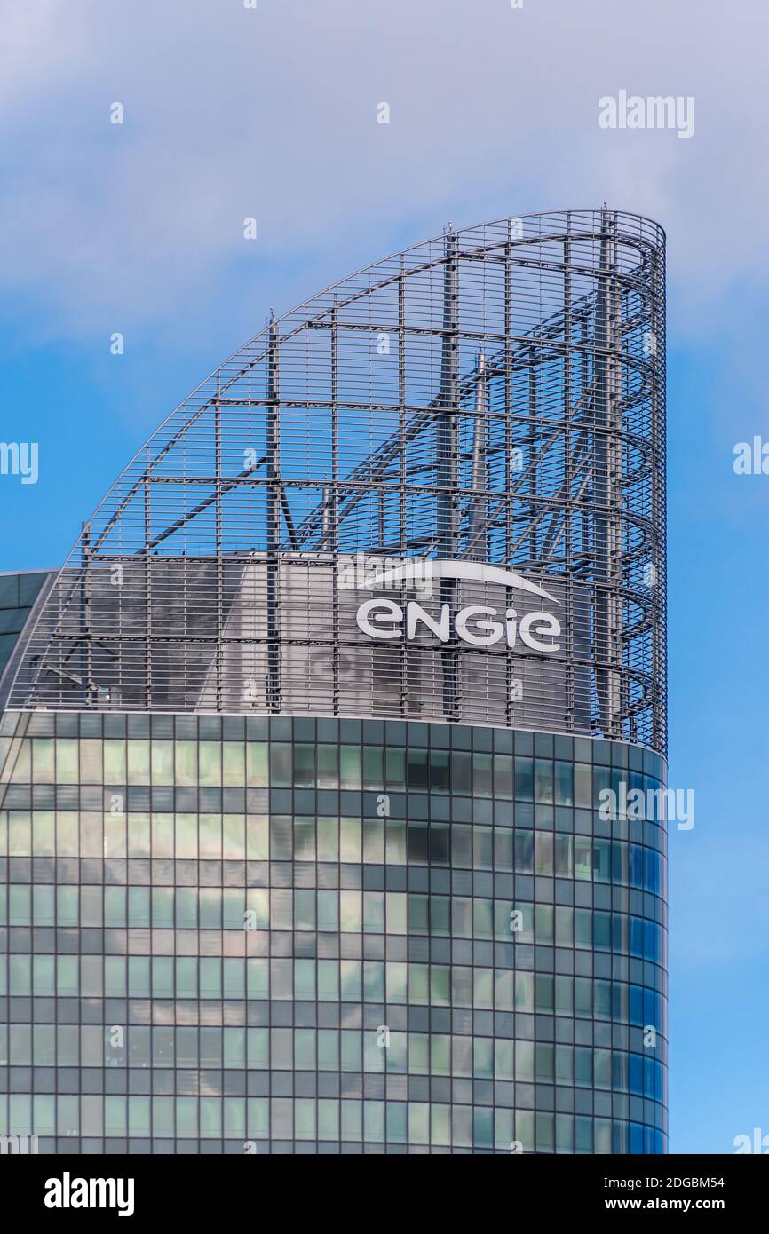 Courbevoie, France - 12 novembre 2020 : vue extérieure du sommet du siège d'Engie, une société française d'énergie Banque D'Images