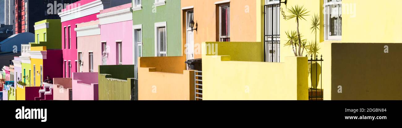 Maisons colorées dans une ville, Bo-Kaap, le Cap, province du Cap occidental, Afrique du Sud Banque D'Images