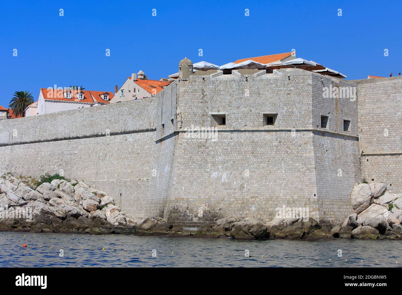 La Tour médiévale/Bastion de Saint Sauveur (Sveti Spasitelj) à la vieille ville de Dubrovnik, Croatie, le beau jour d'été Banque D'Images