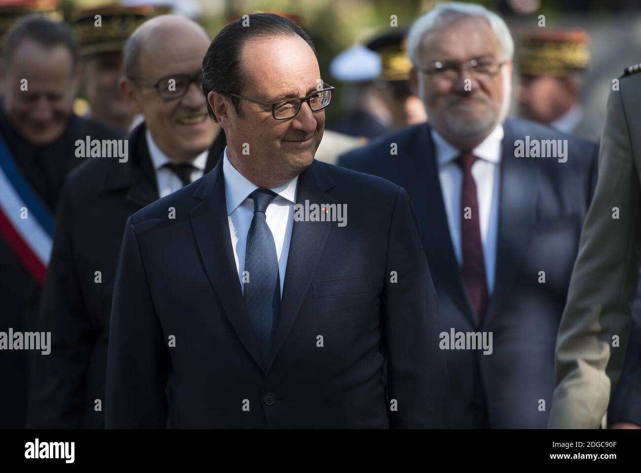 Le président français François Hollande inaugure un mémorial en l'honneur des soldats français tués dans des opérations militaires étrangères (OPEX), au parc André Citroën à Paris, en France, le 18 avril 2017. Photo par Eliot Blondt/ABACARESS.COM Banque D'Images