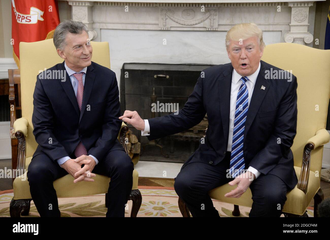 LE président AMÉRICAIN Donald Trump rencontre le président argentin Mauricio Macri dans le bureau ovale de la Maison Blanche à Washington, DC, le 27 avril 2017. Photo par Olivier Douliery/Abaca Banque D'Images