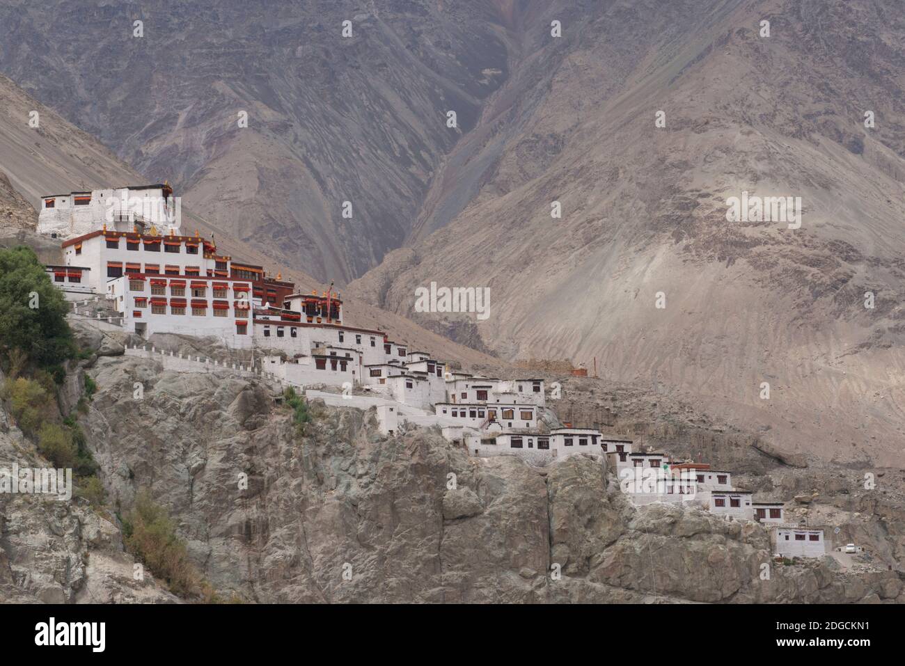 Monastère de Diskit également connu sous le nom de Deskit Gompa ou Diskit Gompa est le plus ancien et le plus grand monastère bouddhiste de la vallée de Nubra. Il appartient à la secte Gelugpa du bouddhisme tibétain. Ladakh, Jammu-et-Cachemire, Inde Banque D'Images