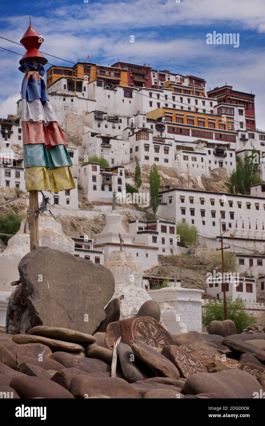 Thikse Gompa (monastère) domine le paysage environnant. Ladakh, Jammu-et-Cachemire, nord de l'Inde Banque D'Images