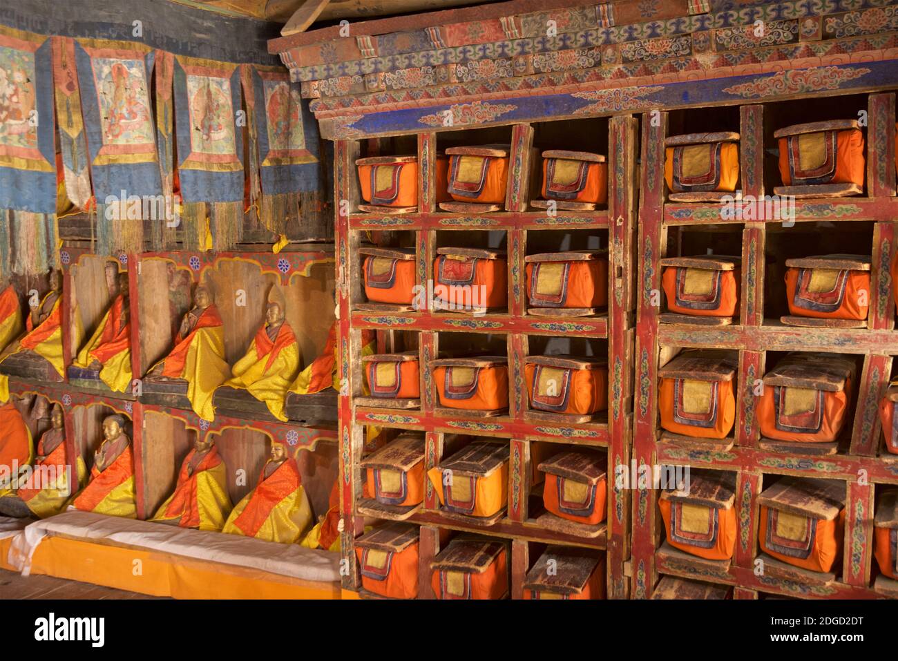 Manuscrits bouddhistes conservés dans des niches dédiées au monastère de Thikse, Thikse, Ladakh, Jammu-et-Cachemire, Inde Banque D'Images