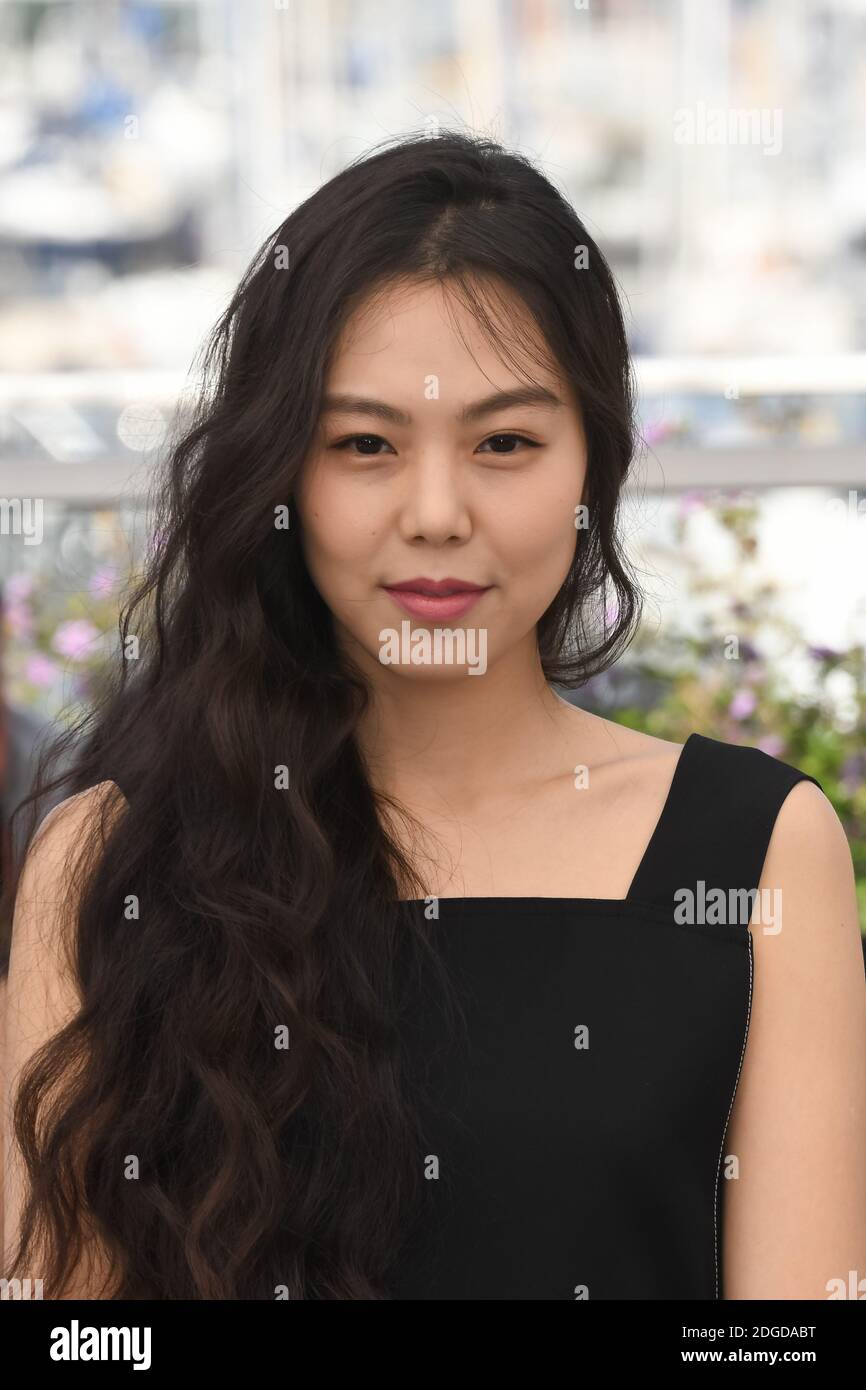 Kim Minhee participe au photocall 'Claire's Camera (Keul-le-EO-UI-Ka-me-la)' dans le cadre du 70e Festival de Cannes, le 21 mai 2017. Photo de Nicolas Genin/ABACAPRESS.COM Banque D'Images