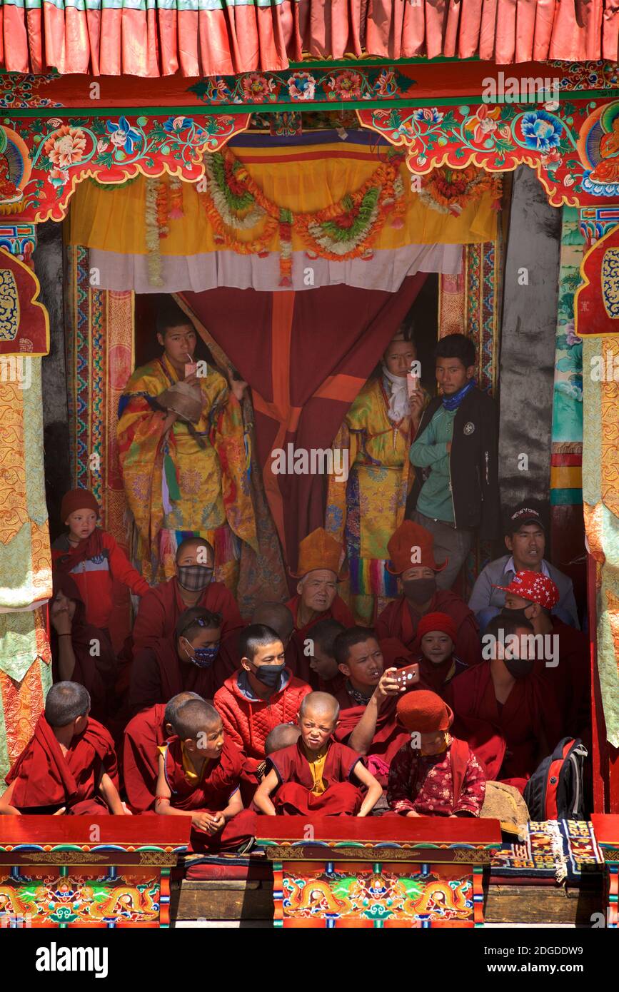 Monastère de Karsha, près de la vallée de Padum Zanskar, Ladakh, Jammu-et-Cachemire, moines résidents du nord de l'Inde au festival annuel de Zanskar ou Karsha Gustar, Banque D'Images