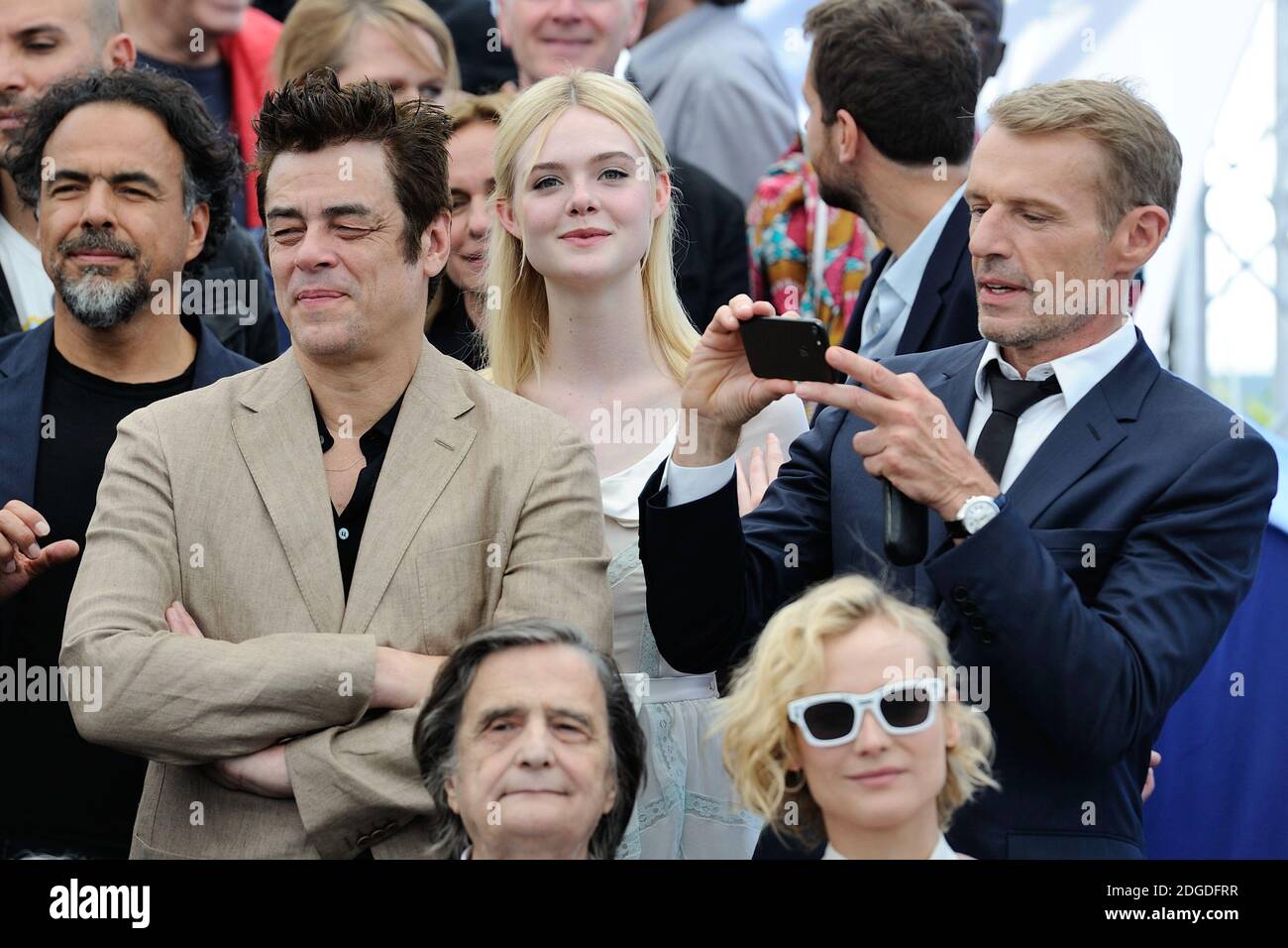 Alejandro G. Inarritu, Benicio del Toro, elle Fanning et Lambert Wilson assistent à la photo du 70e anniversaire dans le cadre du 70e Festival de Cannes, le 23 mai 2017. Photo d'Aurore Marechal/ABACAPRESS.COM Banque D'Images