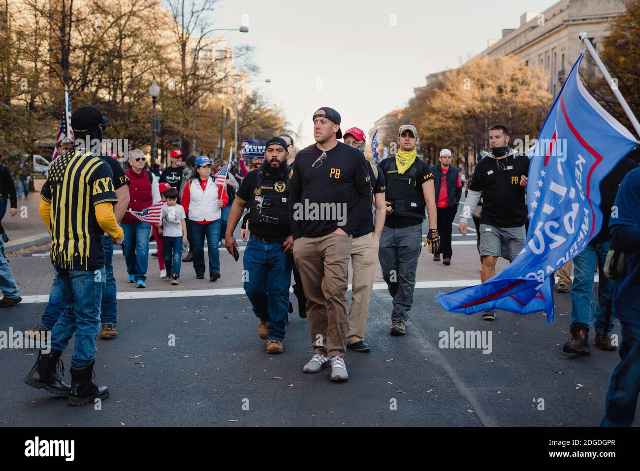 Fiers garçons à la marche de MAGA million Banque D'Images