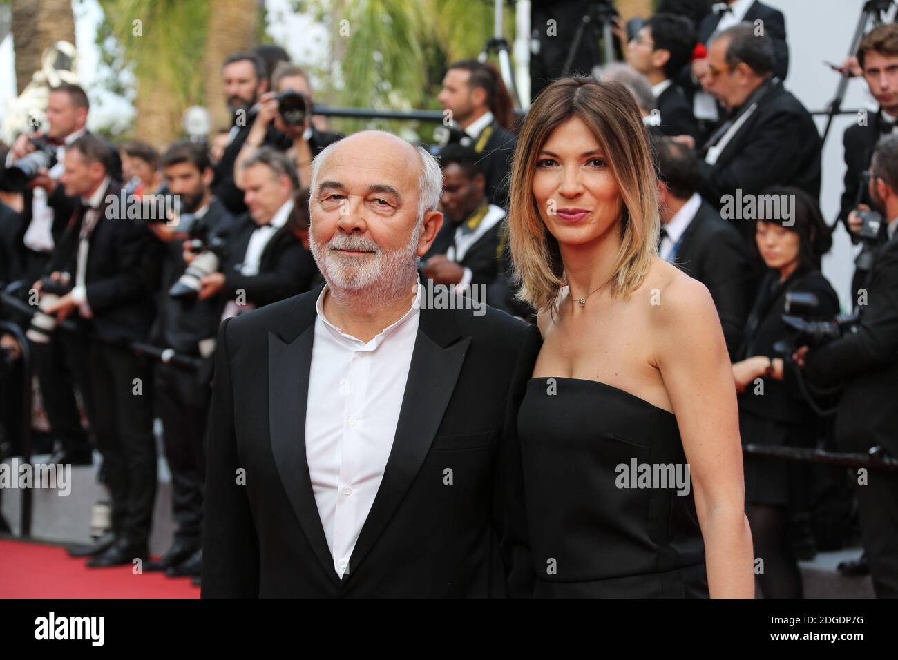 Gerard Jugnot et sa femme Patricia Campi assistent à la projection des «  Twin Peaks » lors du 70e Festival annuel de Cannes au Palais des Festivals  le 25 mai 2017 à