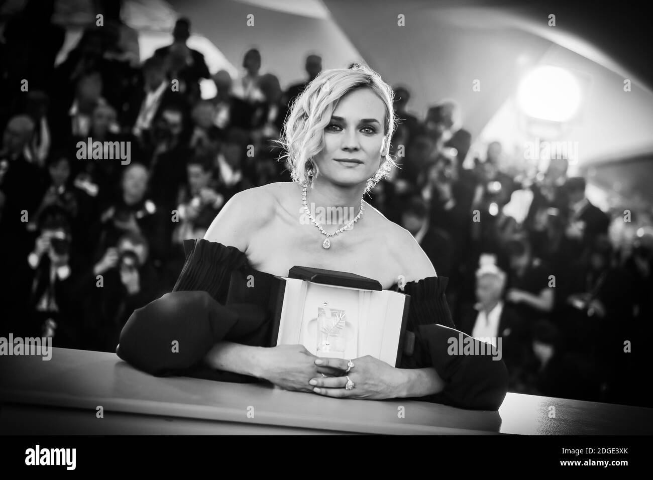 L'actrice Diane Kruger, qui a remporté le prix de la meilleure actrice pour sa part dans le film 'In the Fade' (Aus DEM Nichts) à la Palme d'Or lors du 70e Festival annuel du film de Cannes au Palais des Festivals le 28 mai 2017 à Cannes, France. Photo de David Boyer/ABACAPRESS.COM Banque D'Images