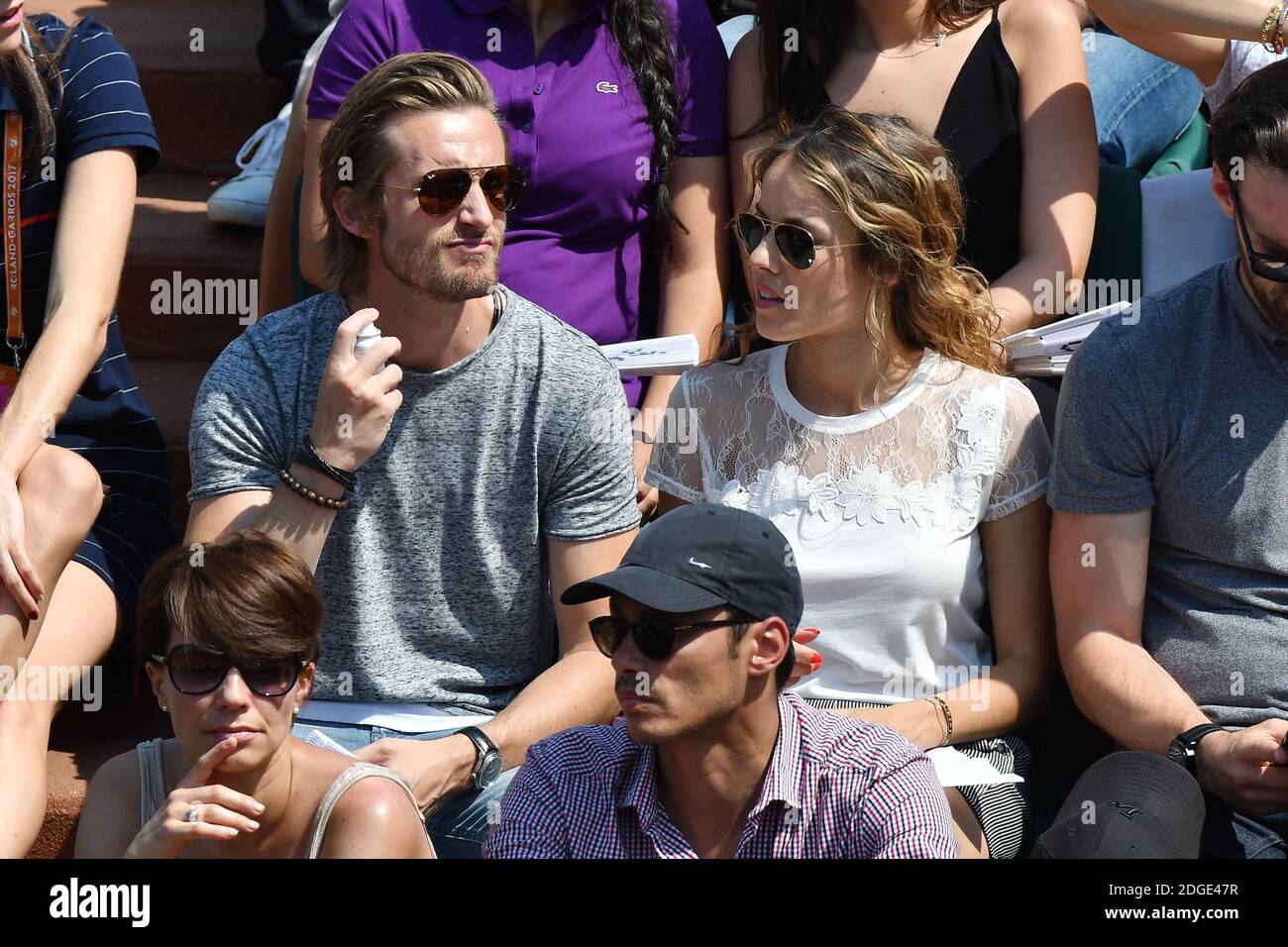 Elodie Fontan, Philippe Lacheau participe à l'Open de tennis français de Roland Garros le 1er juin 2017 à Paris, France. Photo de Laurent Zabulon/ABACAPRESS.COM Banque D'Images
