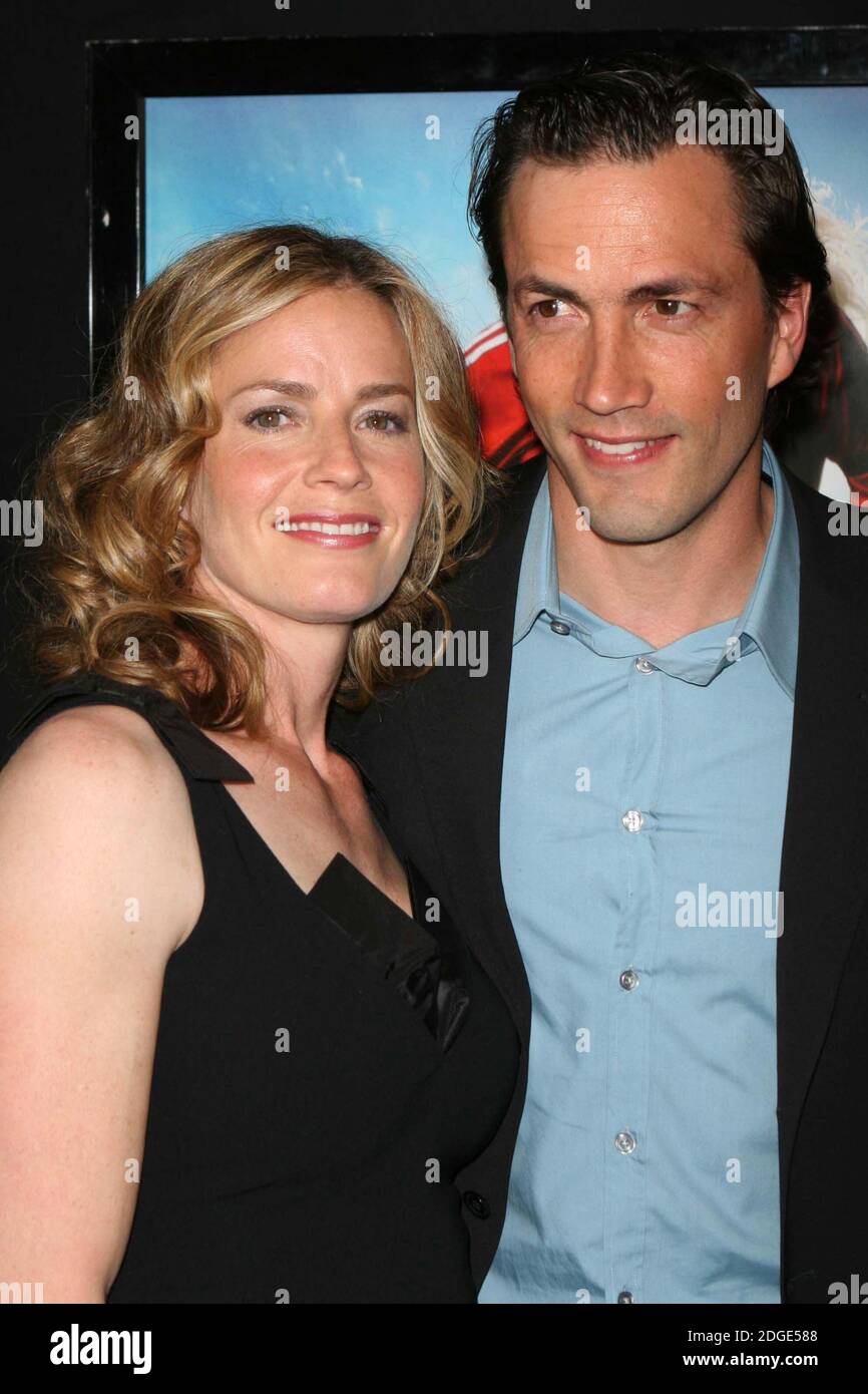 New York, NY 5-30-2007 Andrew Shue et Elizabeth Shue ouverture de la photo « Gracie » par John Barrett/PHOTOlink Banque D'Images