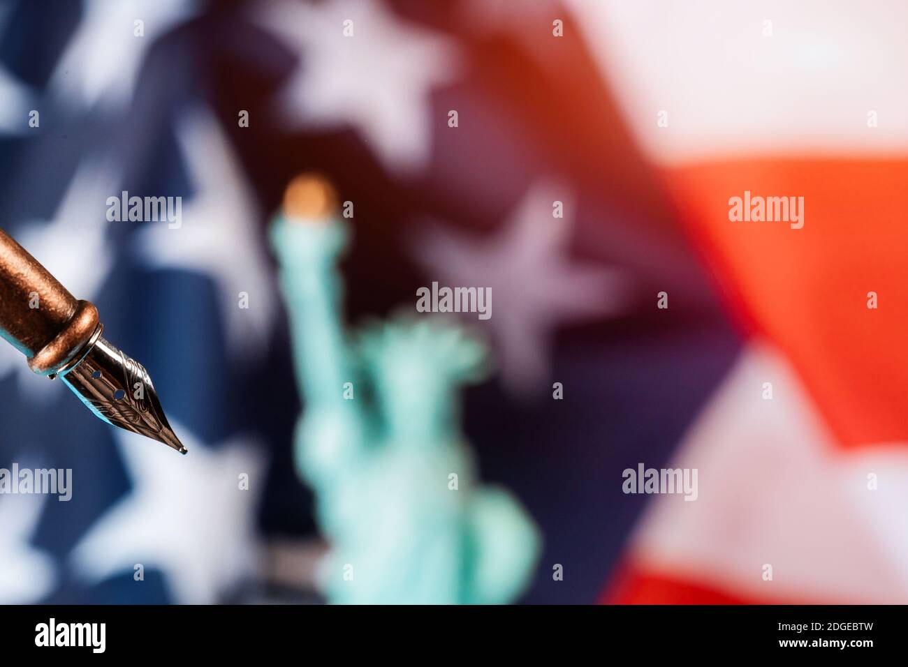 Drapeau américain et la Statue de la liberté sont au cœur de l'action pour stylo  plume Photo Stock - Alamy