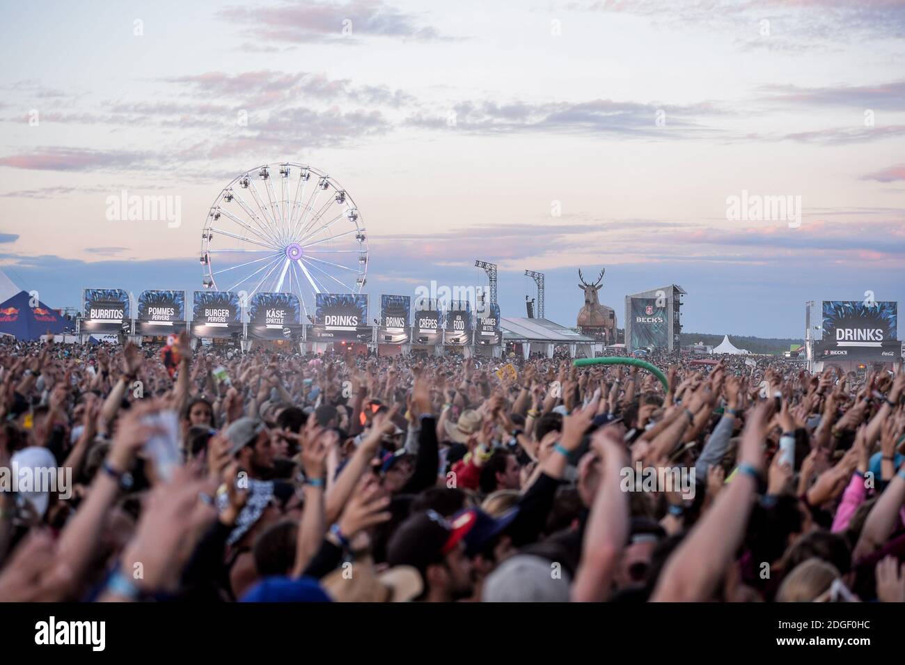 Axwell Ingrosso en direct sur scène lors du festival Southside à Neuhausen OB Eck, en Allemagne, le 25 juin 2017. Photo de Julien Reynaud/APS-Medias/ABACAPRESS.COM Banque D'Images