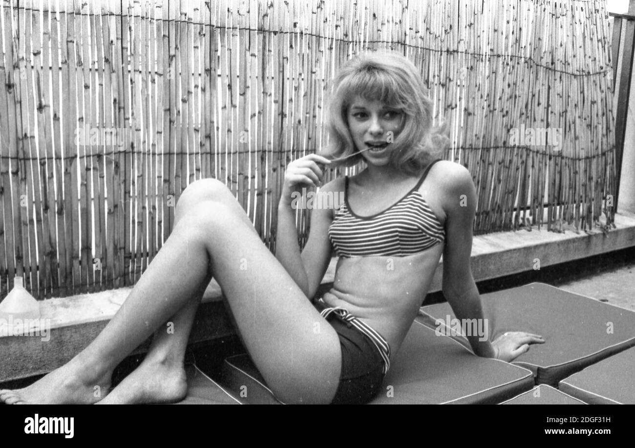 Exclusif - photo de dossier de l'actrice Mireille Darc est décédée à 79 ans. Photo par APS Medias/ABACAPRESS.COM Banque D'Images
