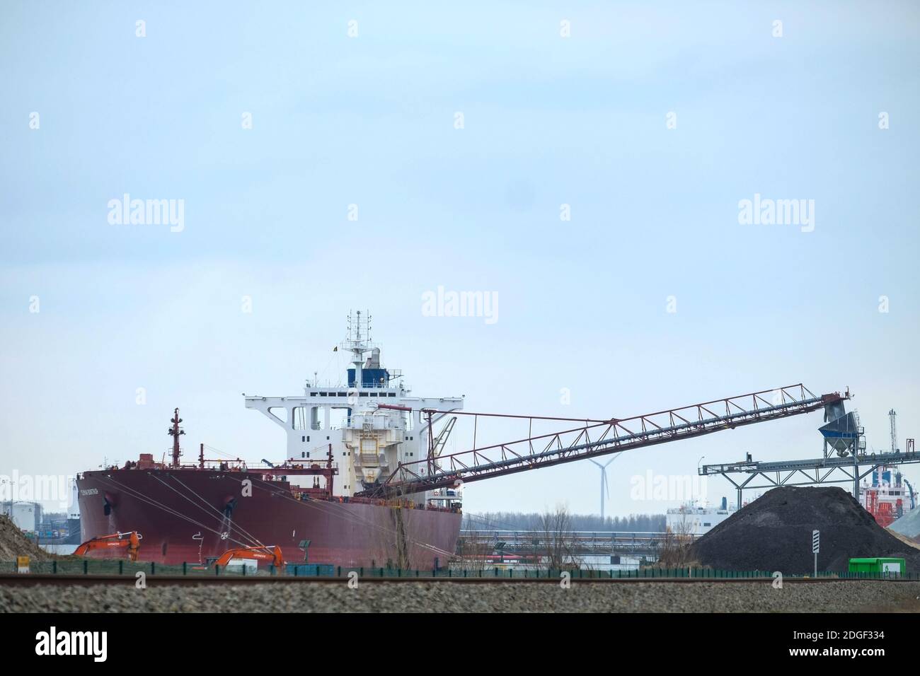 Doel, Anvers, Belgique, février 2019, déchargement d'un gros cargo Banque D'Images